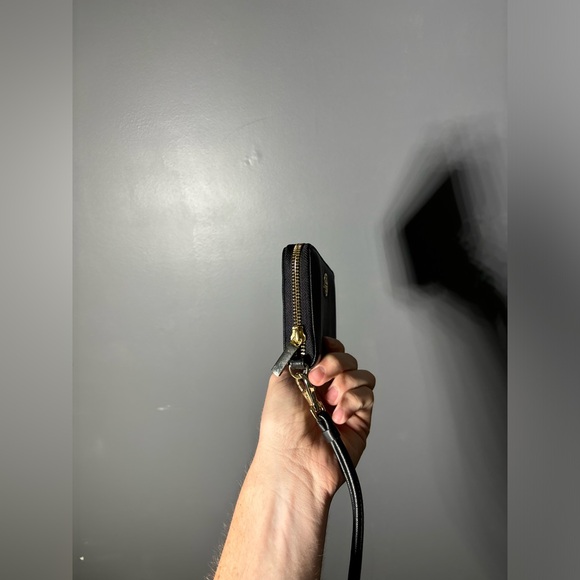 Tory Burch Black Leather Zip Around Wristlet Wallet - Picture 4 of 7